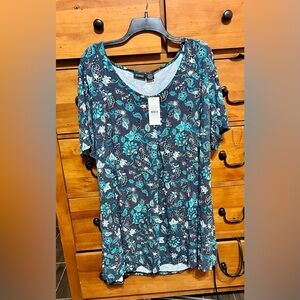 Plus size NWT WOMAN'S EVANS SHORT SLEEVE FLORAL TUNIC TOP. SZ 22/24